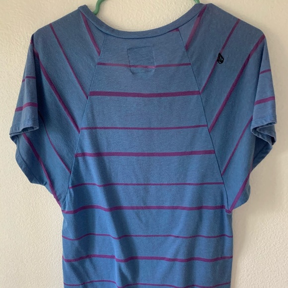 Blue and purple striped Volcom tshirt - Picture 3 of 3